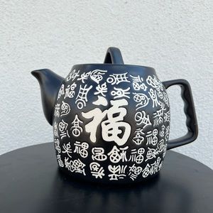 Ceramic tea pot